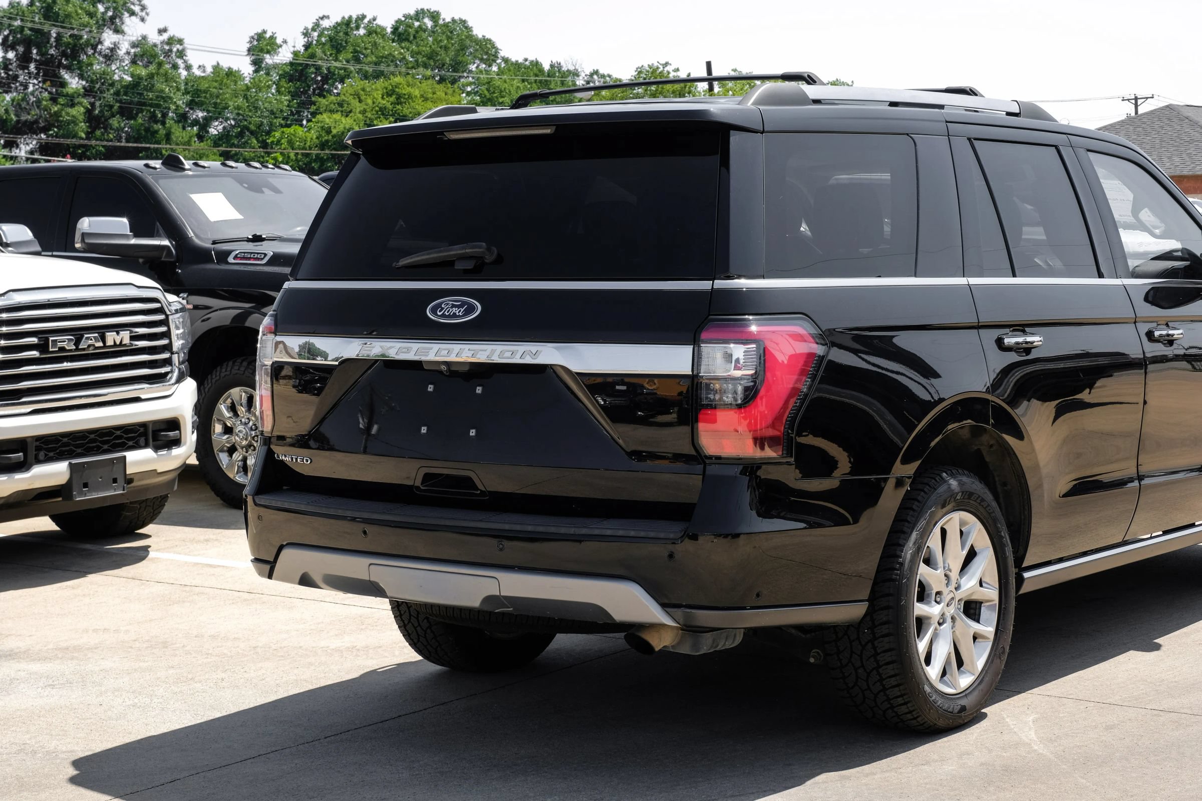 Used 2019 Ford Expedition Limited w/ Special Edition Package RWD image 12