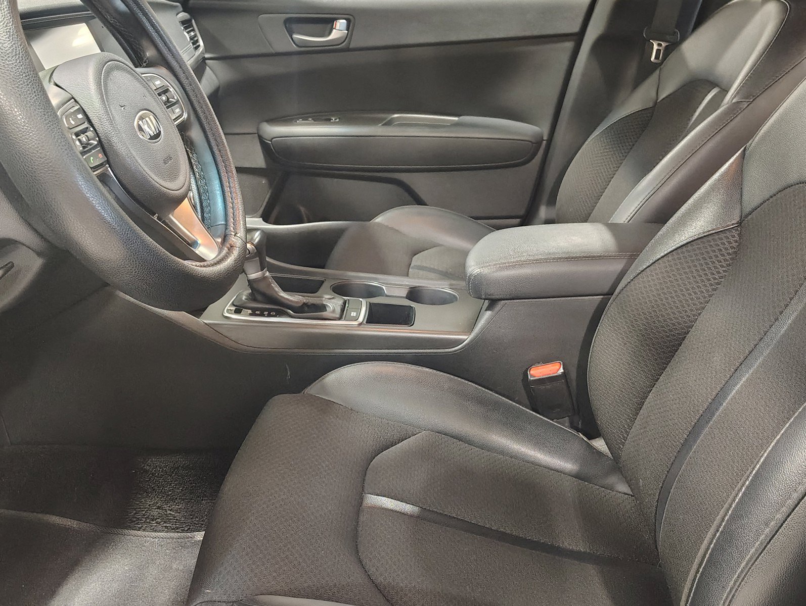 Used 2018 Kia Optima S FWD image 25
