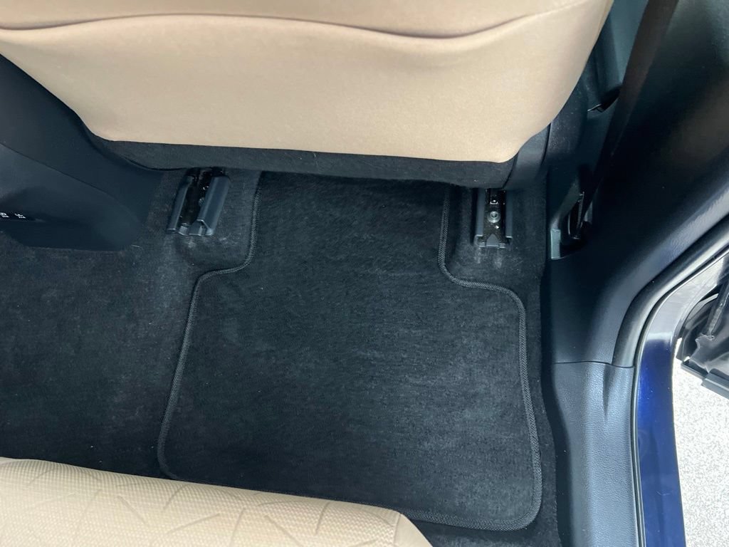 Used 2021 Toyota RAV4 XLE w/ Convenience Package FWD image 19