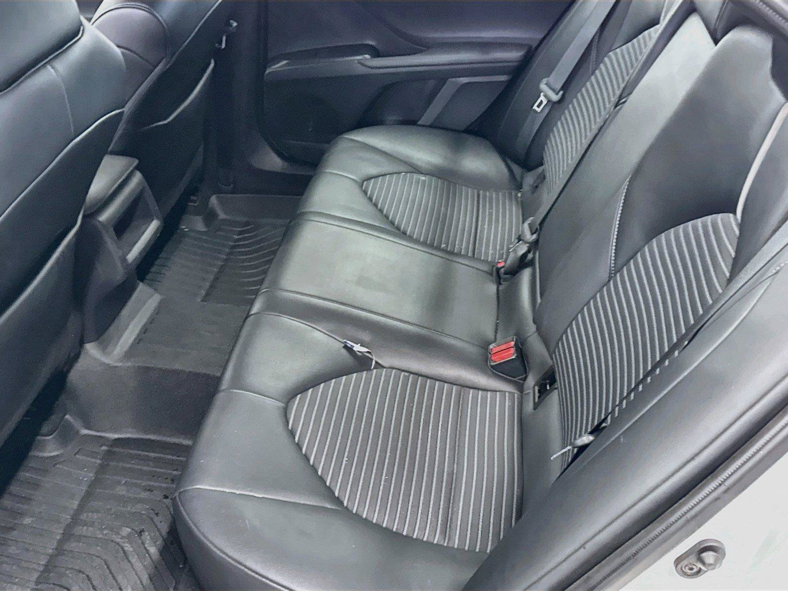 Used 2022 Toyota Camry SE FWD image 5