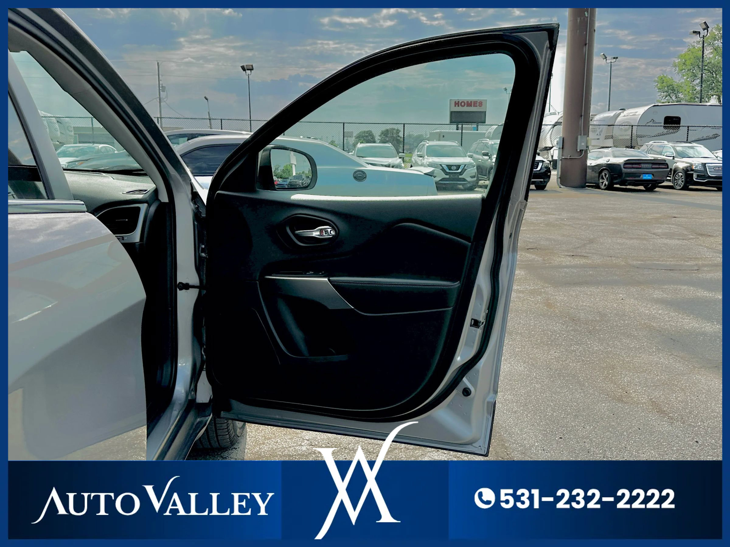 Used 2019 Jeep Cherokee Limited image 15