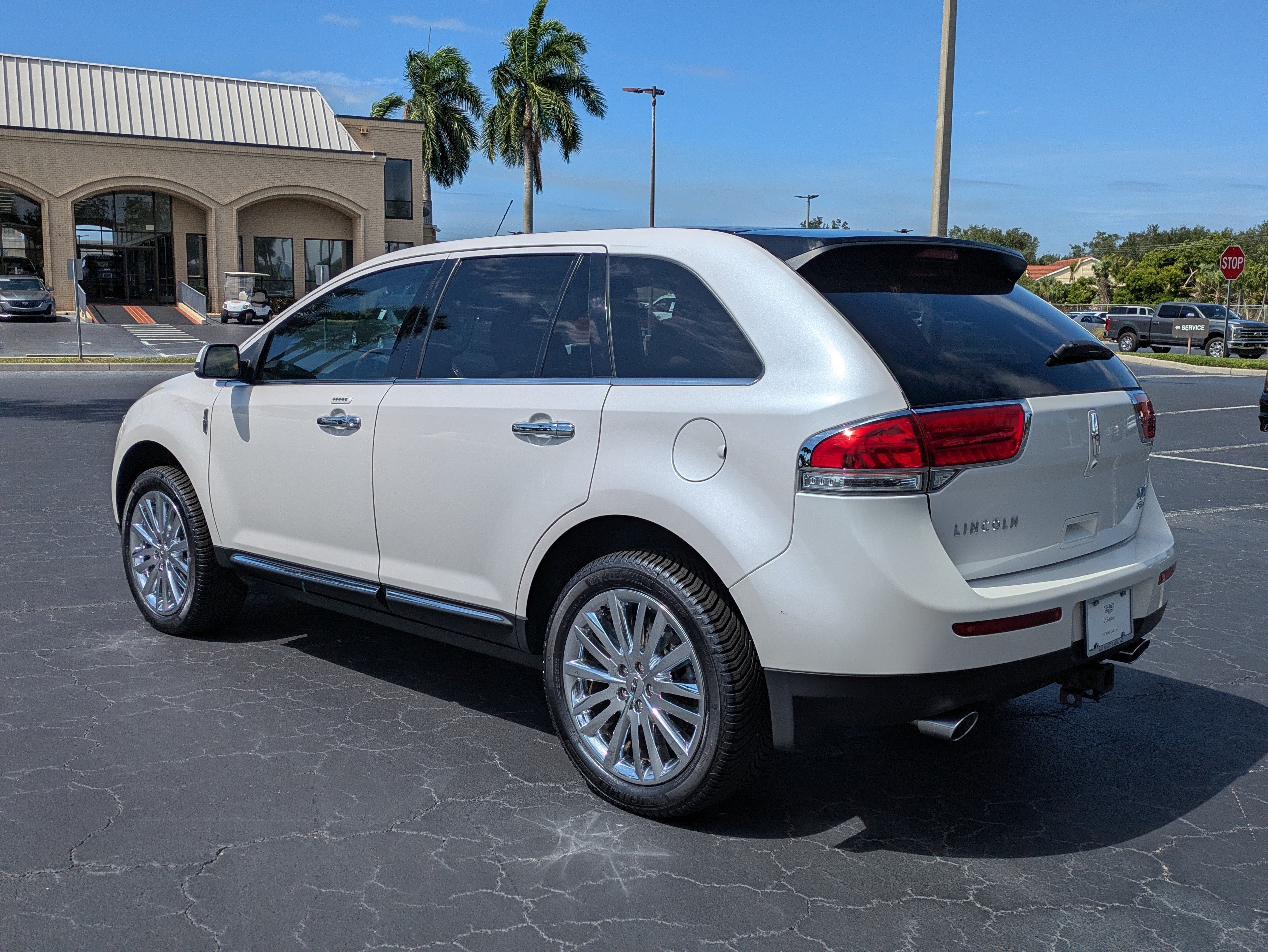 Used 2014 Lincoln MKX AWD w/ Equipment Group 102A image 4