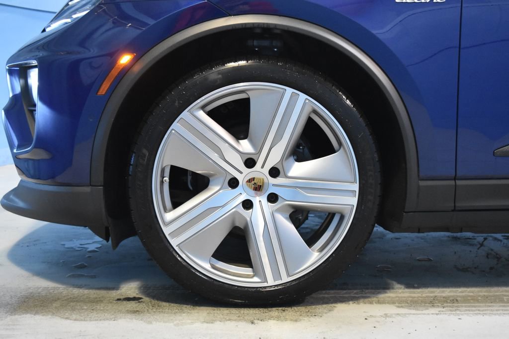 Used 2024 Porsche Macan 4 Electric image 25