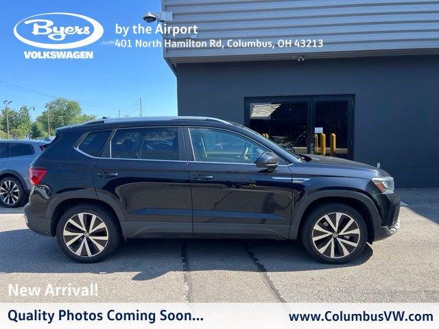 Used 2022 Volkswagen Taos SE FWD image 1
