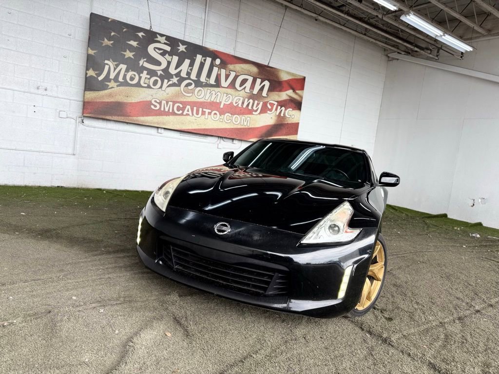 Used 2017 Nissan 370Z w/ Sport Package image 2