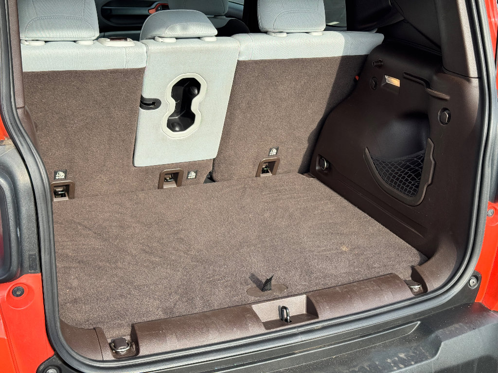 Used 2016 Jeep Renegade Latitude w/ Advanced Technology Group image 13