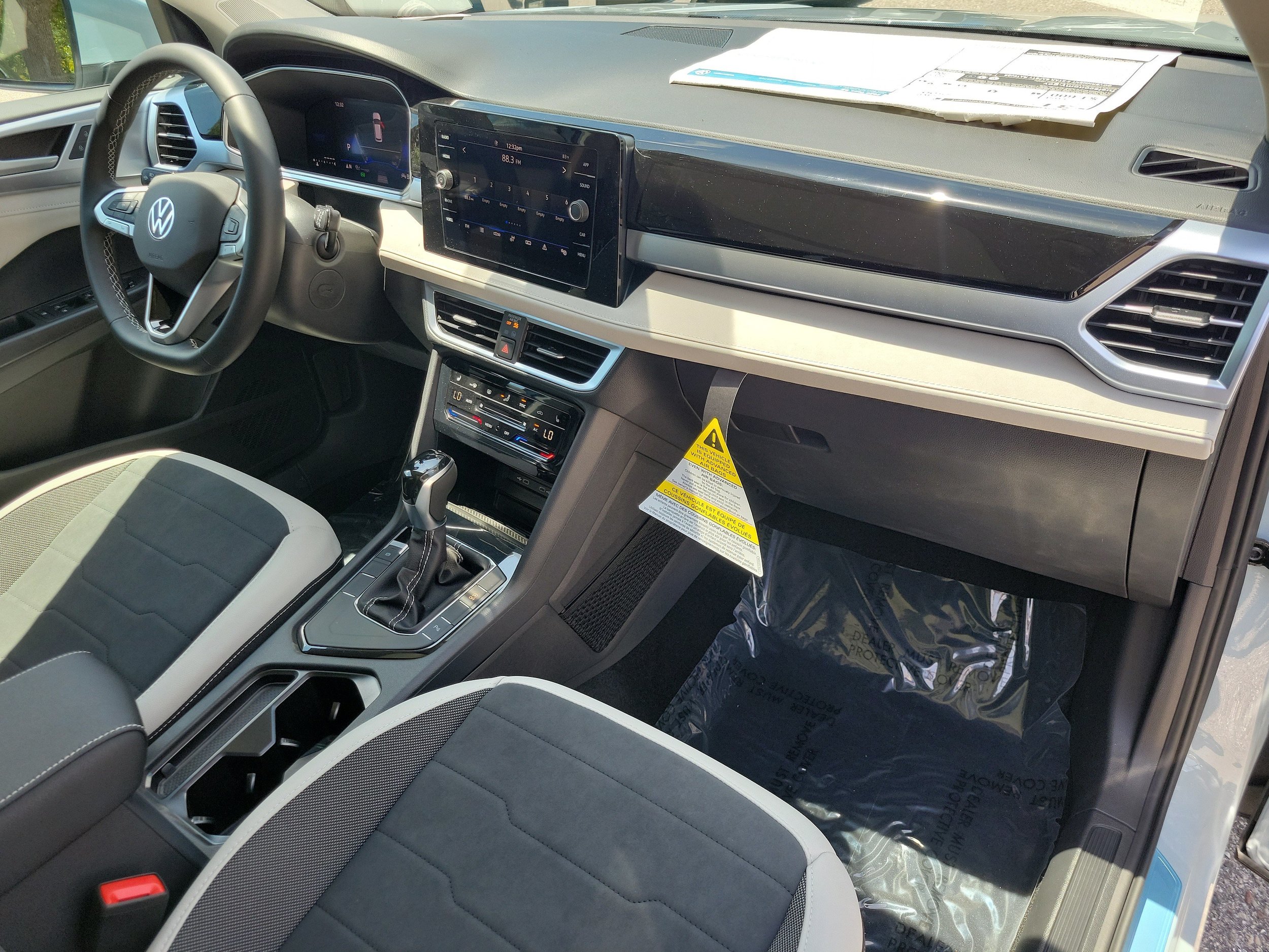 New 2026 Volkswagen Taos SE FWD image 11