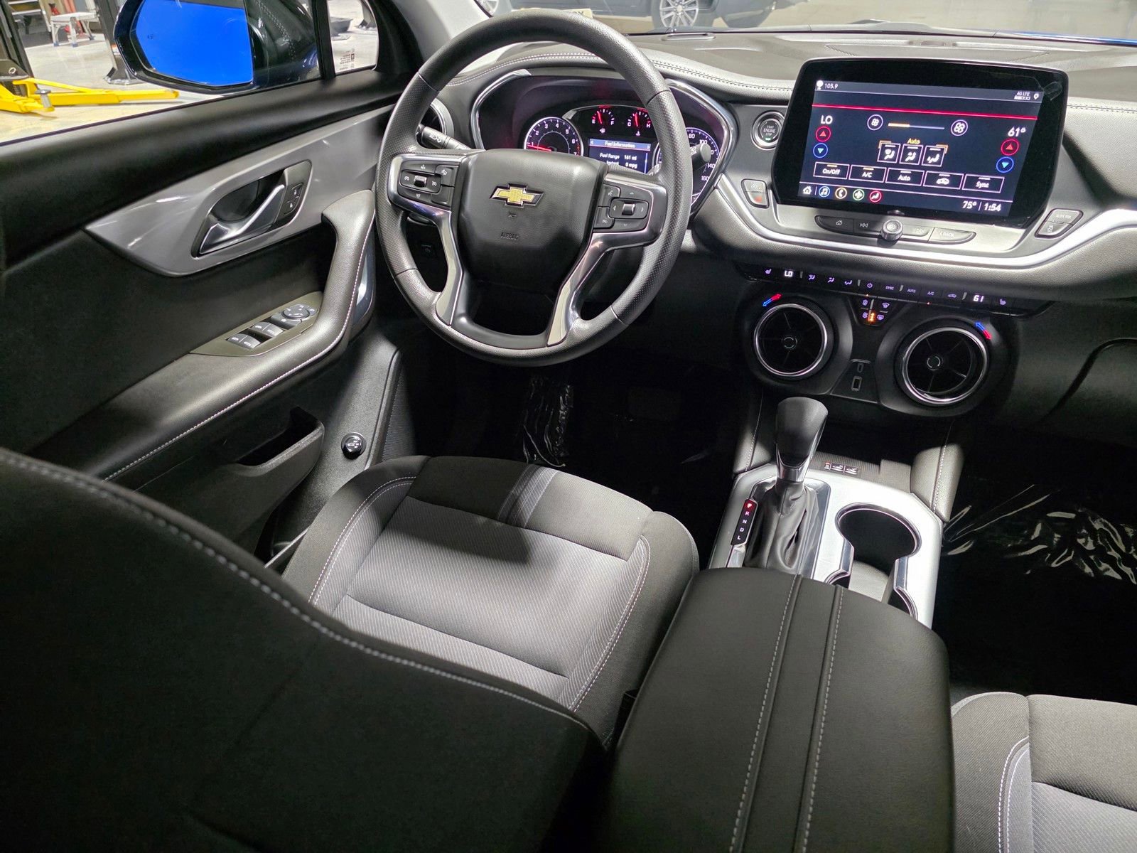 Used 2025 Chevrolet Blazer LT w/ Convenience Package image 19