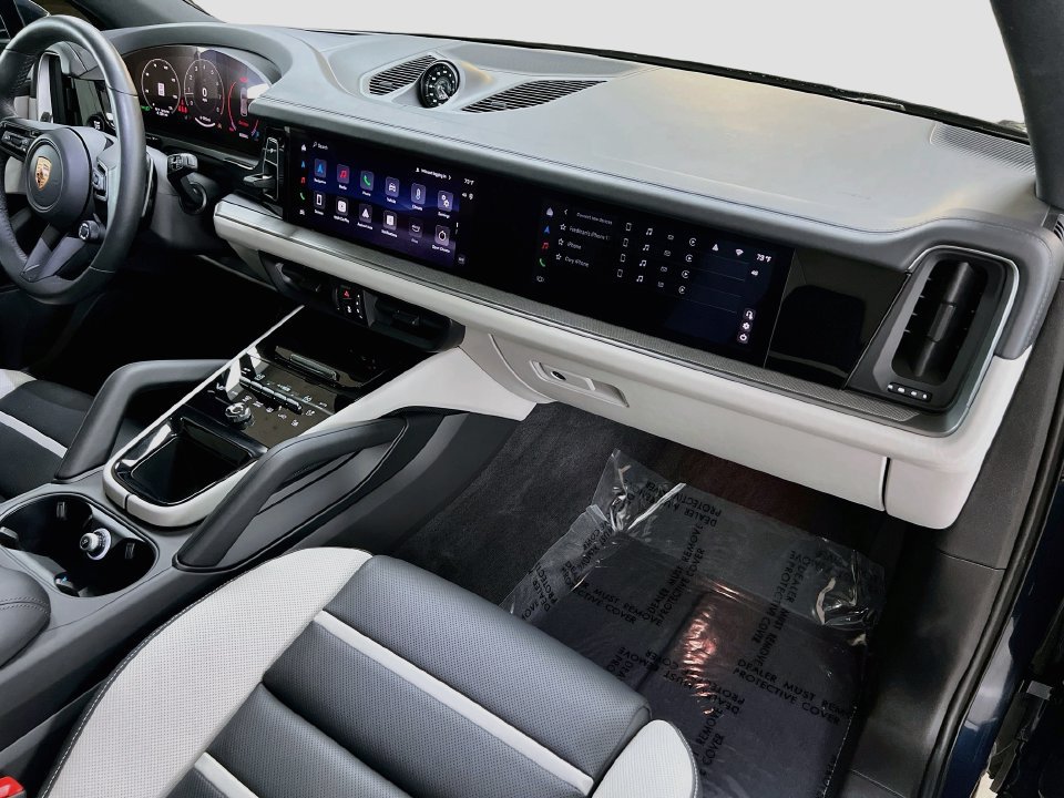 Certified 2026 Porsche Cayenne AWD/4WD image 31