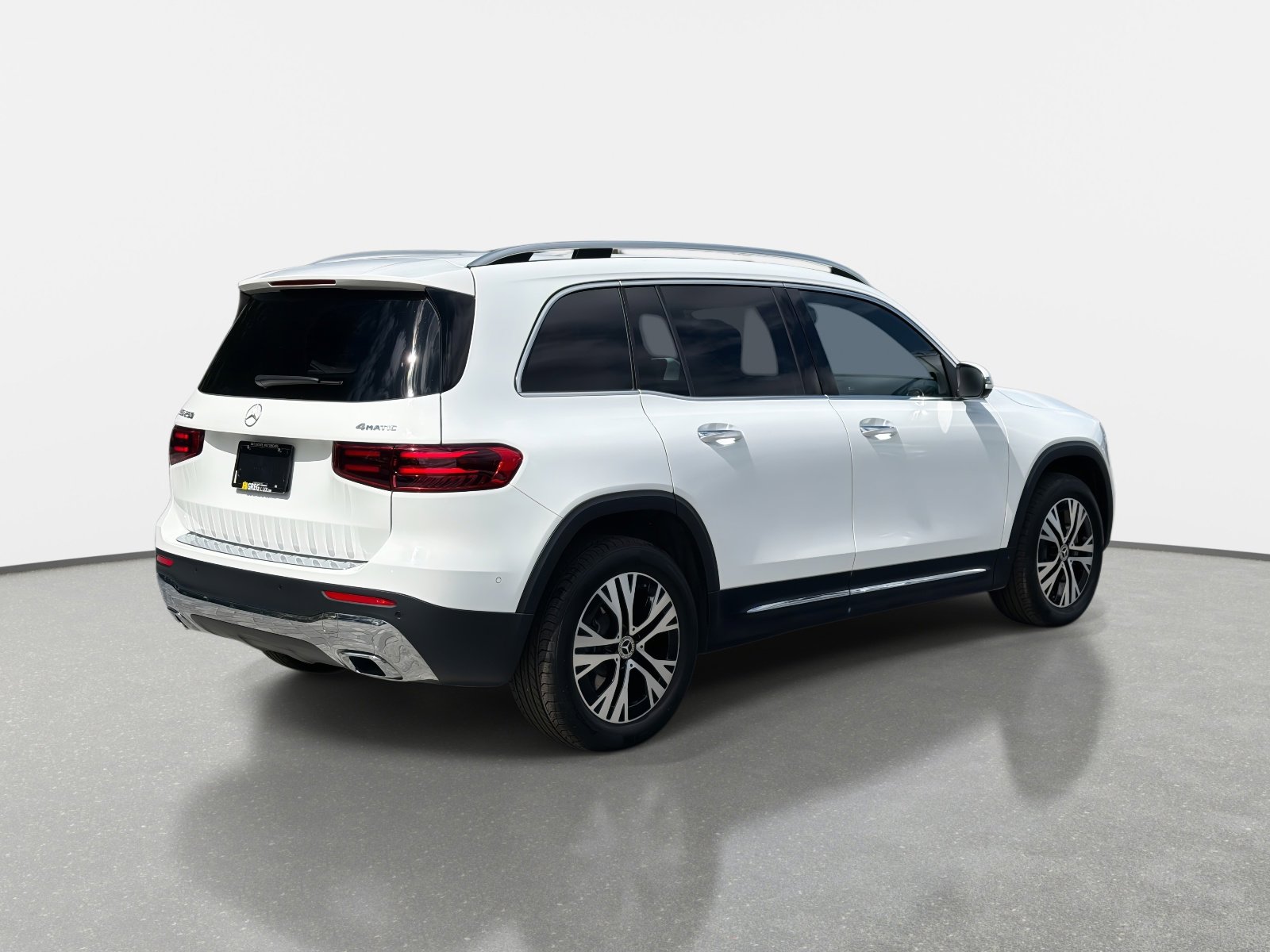 Used 2026 Mercedes-Benz GLB 250 4MATIC image 3