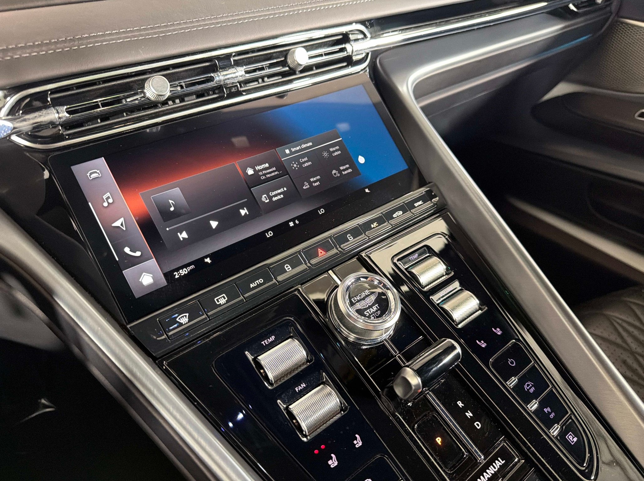 Used 2024 Aston Martin DB12 Coupe RWD image 40