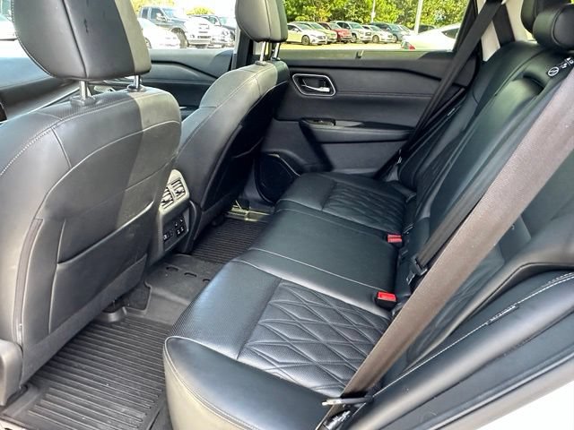 Used 2024 Nissan Rogue Platinum w/ Platinum Premium Package AWD/4WD image 13