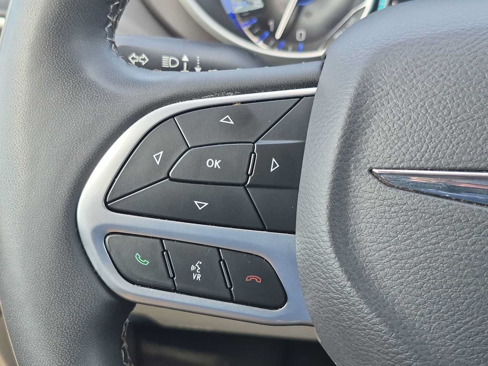 Used 2024 Chrysler Pacifica Touring-L FWD image 23