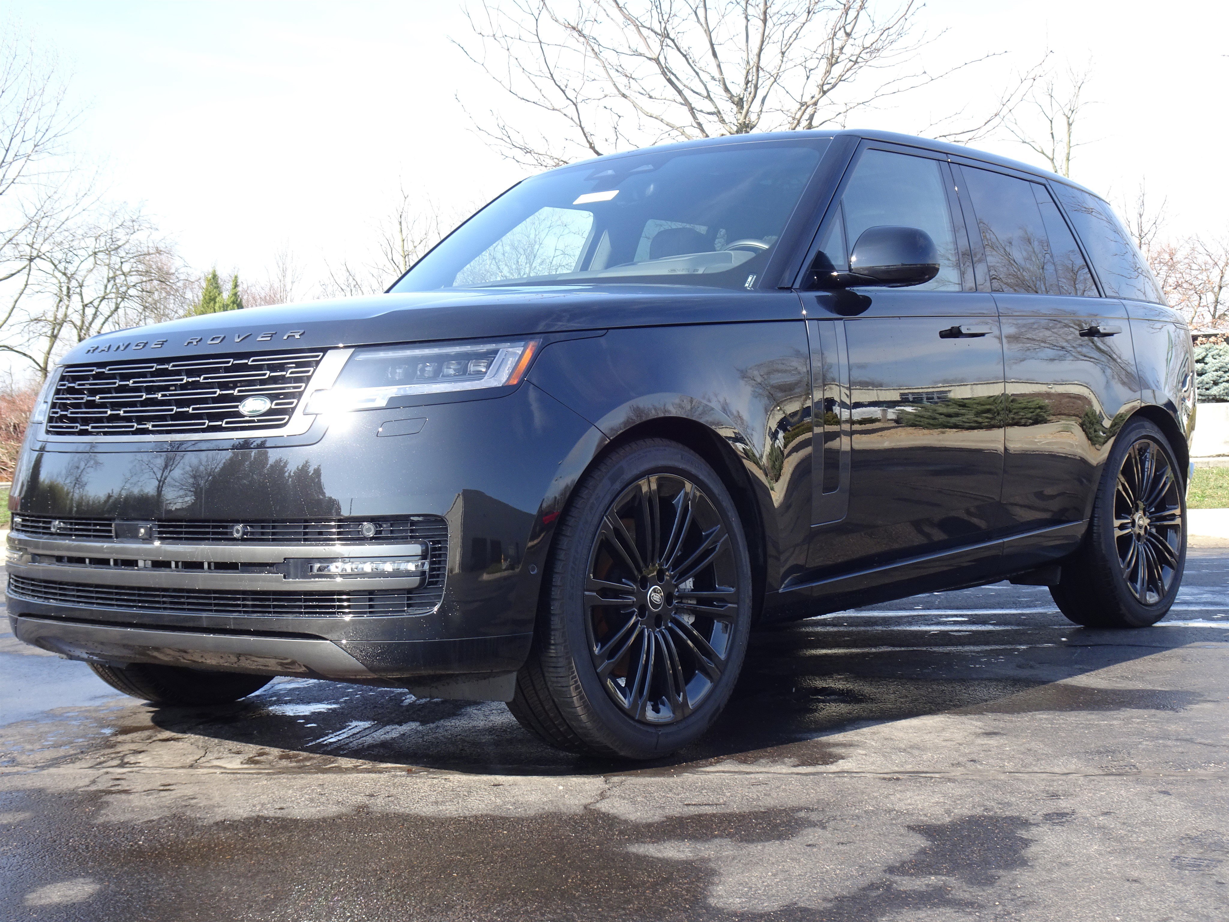 Certified 2025 Land Rover Range Rover SE image 5