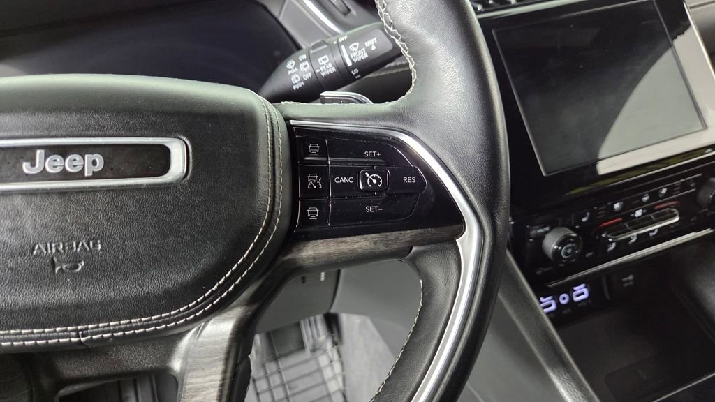 Used 2022 Jeep Grand Cherokee Overland w/ Luxury Tech Group IV image 18