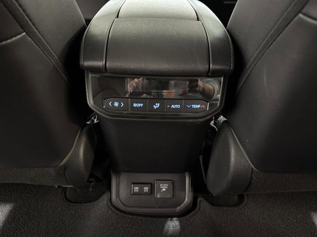 Used 2021 Toyota Highlander Limited image 25