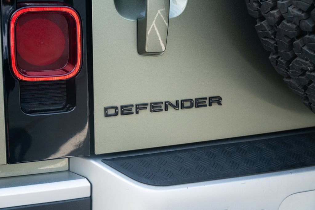 Used 2020 Land Rover Defender 110 SE AWD/4WD image 20
