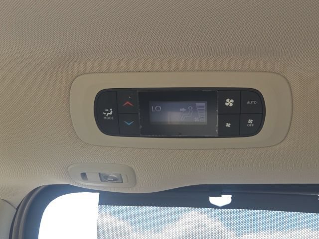Used 2018 Chrysler Pacifica Limited w/ Advanced Safetytec Group FWD image 16