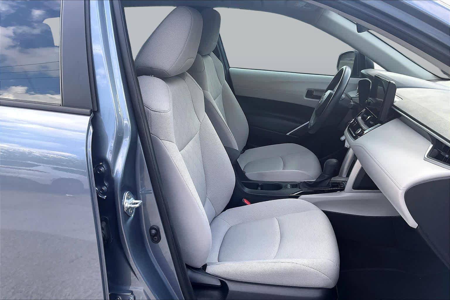 Used 2025 Toyota Corolla Cross L FWD image 9