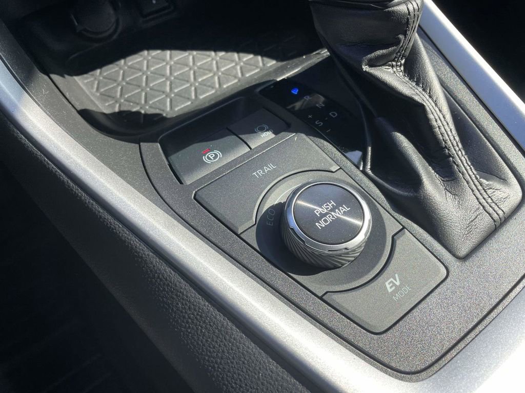 Used 2022 Toyota RAV4 XSE w/ XSE Grade Weather Package AWD/4WD image 43