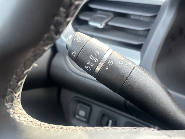 Used 2023 GMC Acadia SLT w/ Technology Package image 22