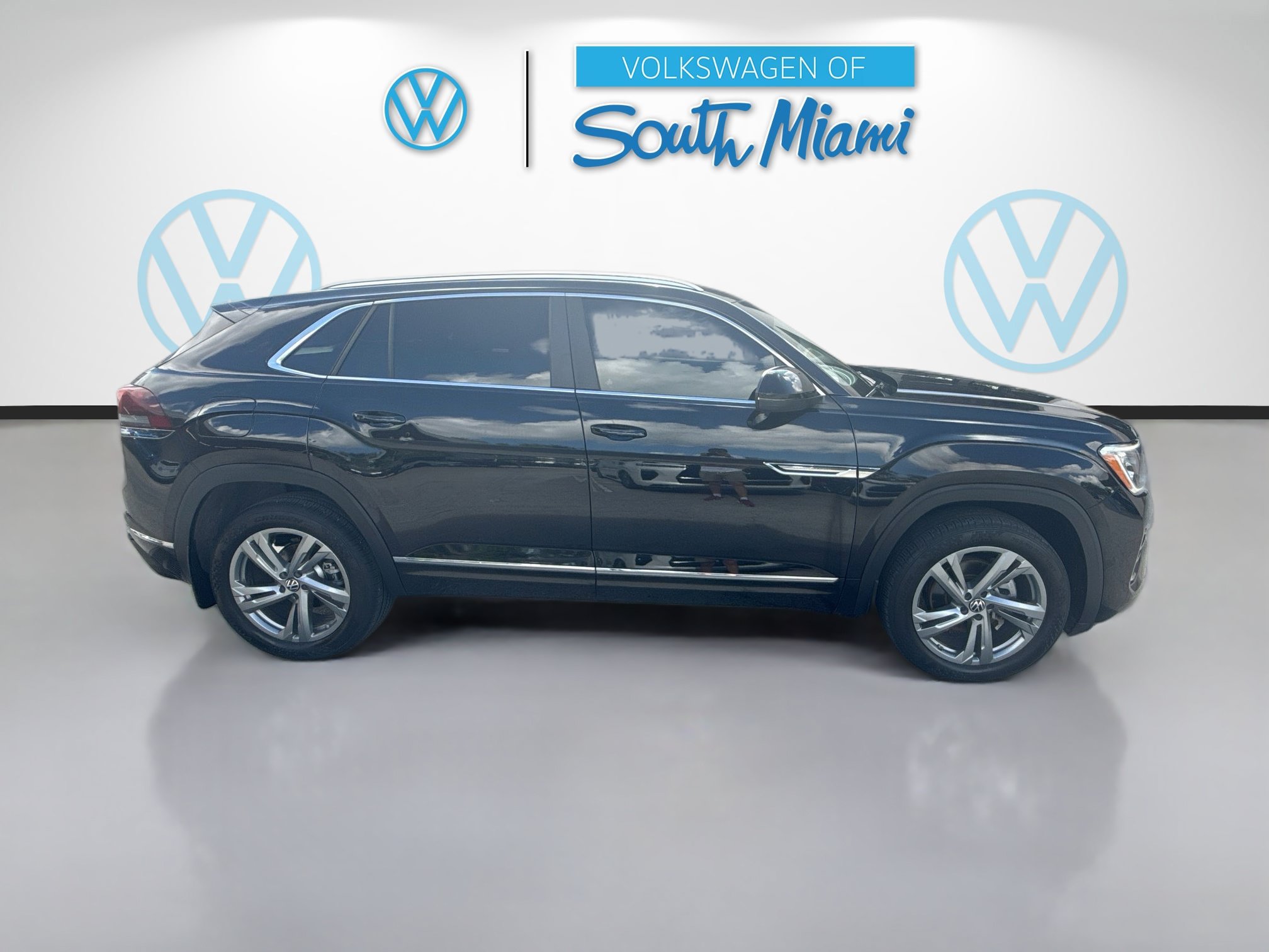 Used 2024 Volkswagen Atlas Cross Sport SEL R-Line AWD/4WD image 8