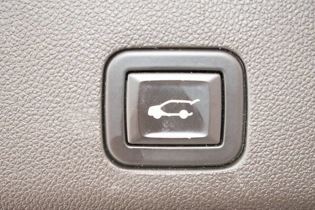 Used 2021 GMC Yukon XL SLT w/ SLT Luxury Plus Package RWD image 17
