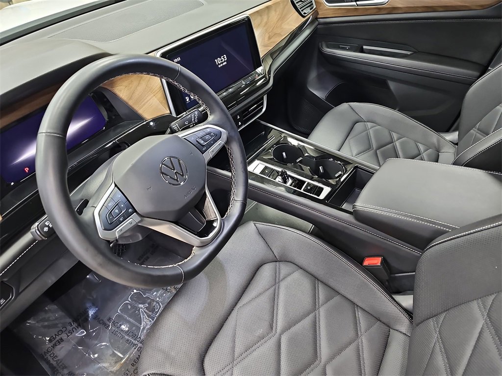 Used 2025 Volkswagen Atlas SE image 16