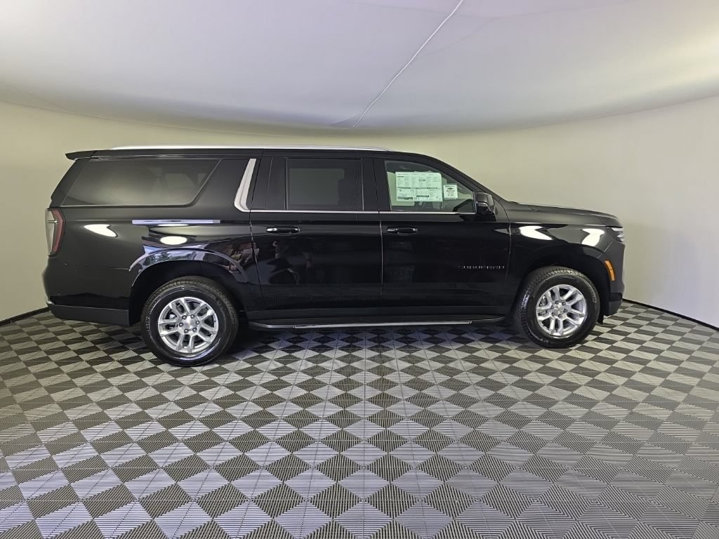 New 2026 Chevrolet Suburban LT w/ Comfort Package AWD/4WD image 6
