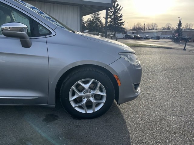 Used 2020 Chrysler Pacifica Limited image 17