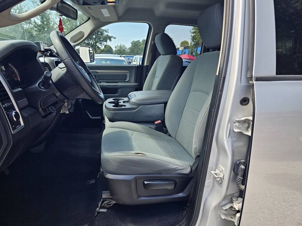 Used 2016 RAM 1500 Classic SLT AWD/4WD image 11