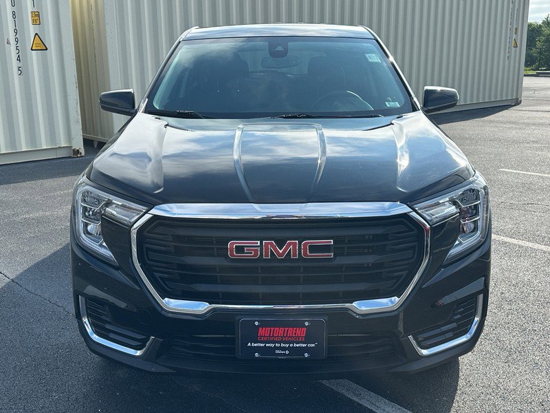 Used 2022 GMC Terrain SLE image 2
