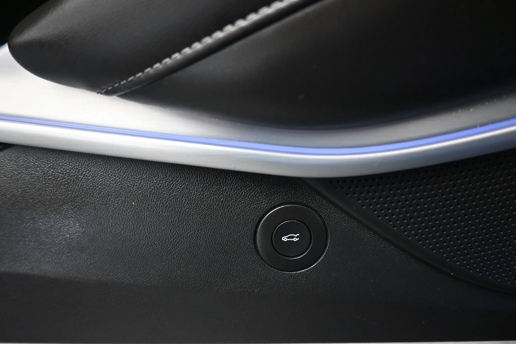 Used 2018 Chevrolet Camaro SS RWD image 11