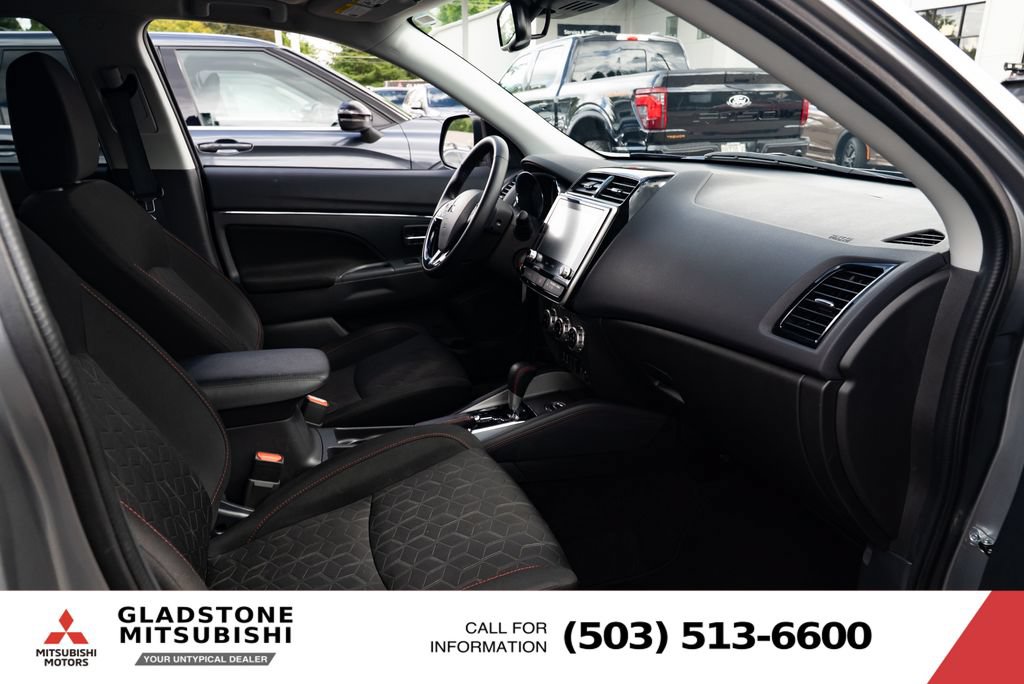 Used 2025 Mitsubishi Outlander Sport LE AWD/4WD image 27