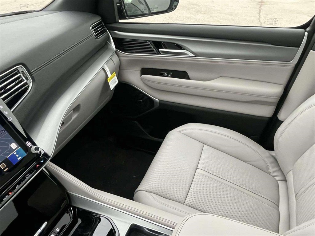 New 2026 Jeep Grand Wagoneer L 4WD image 15