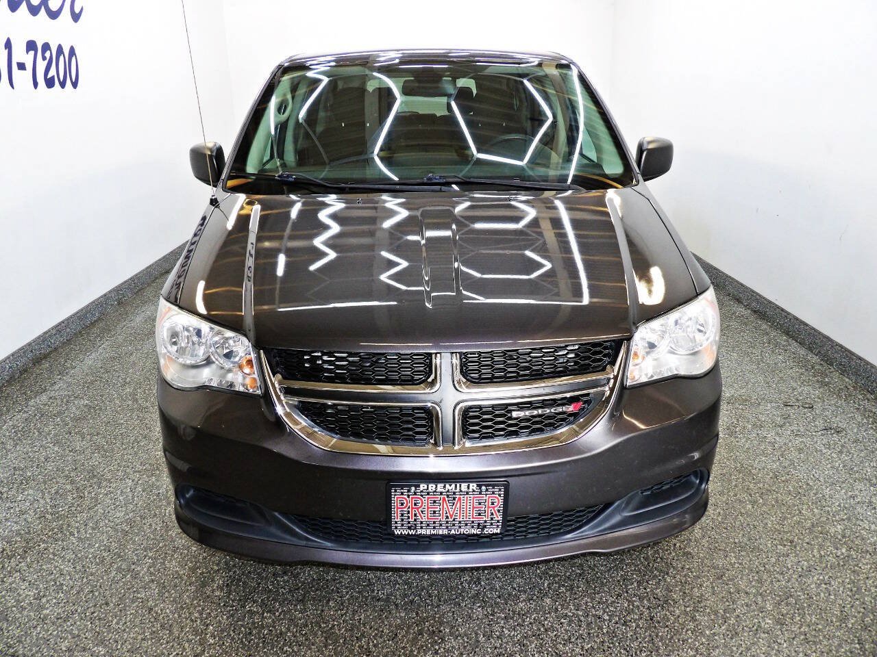 Used 2018 Dodge Grand Caravan SE w/ UConnect Hands-Free Group FWD image 2