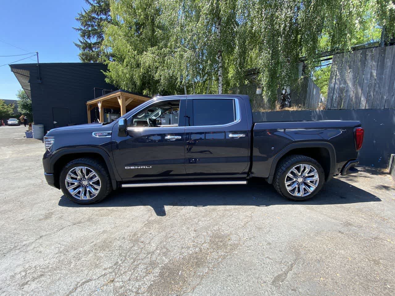 Used 2023 GMC Sierra 1500 Denali w/ Denali Reserve Package AWD/4WD image 3
