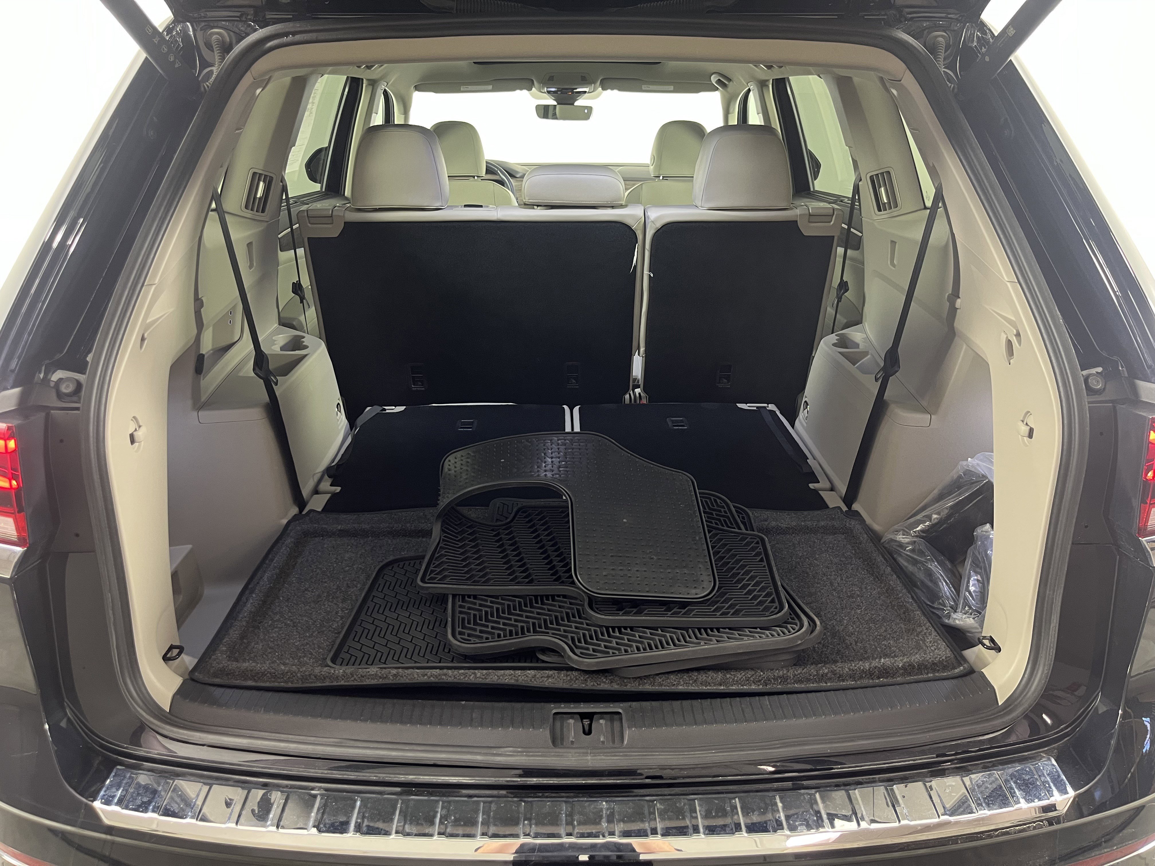 Certified 2024 Volkswagen Atlas SEL Premium R-Line AWD/4WD image 30