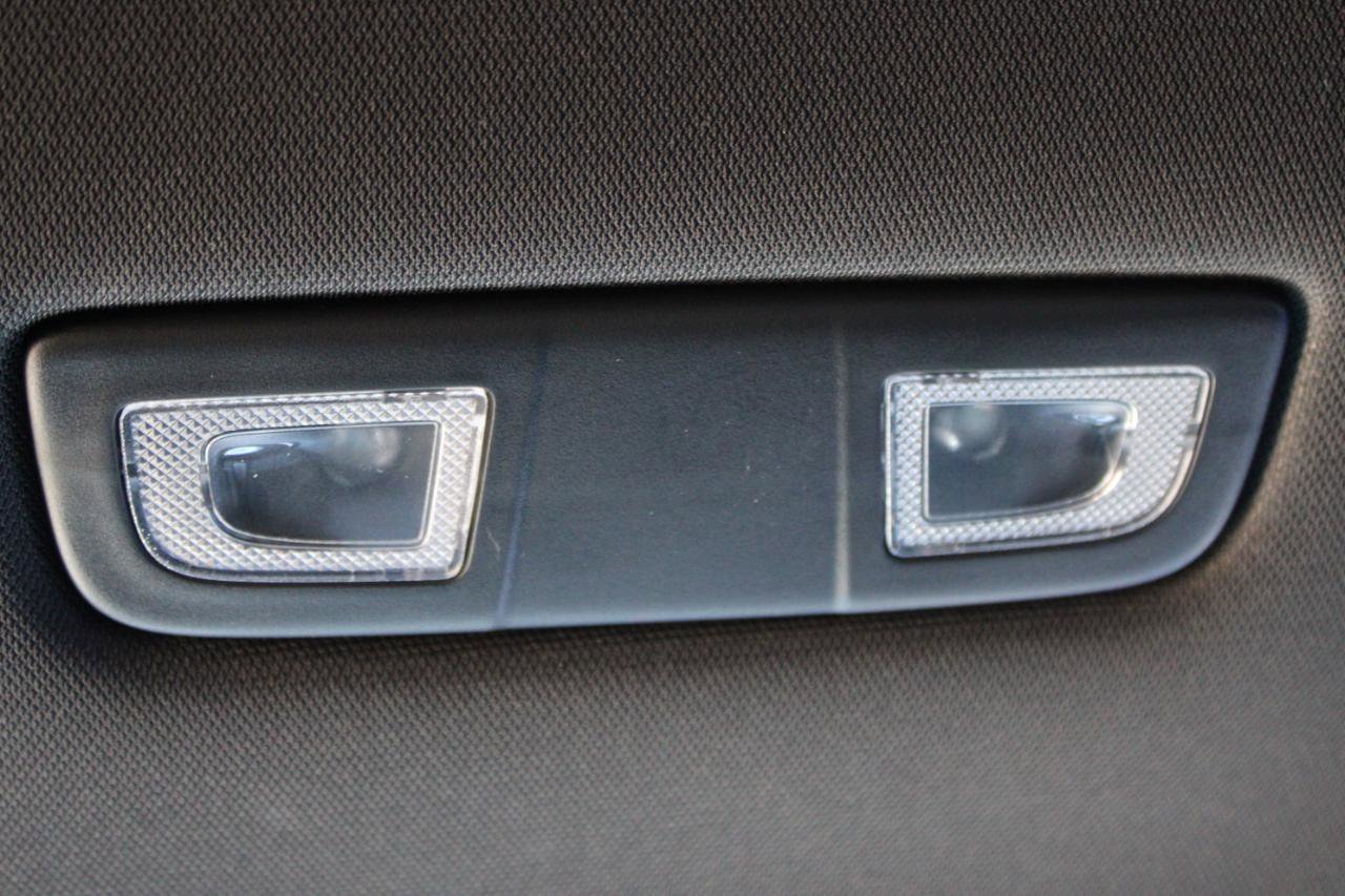 Used 2022 Chevrolet Traverse LT image 43