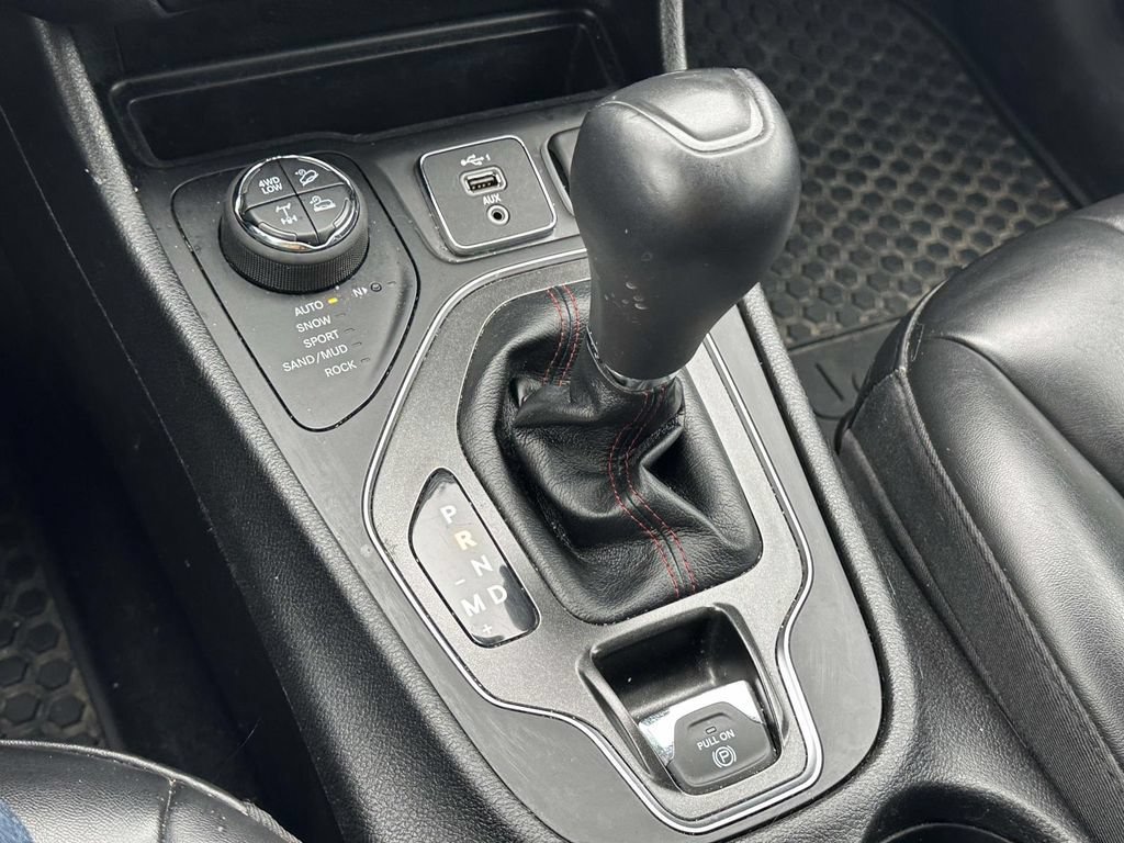 Used 2020 Jeep Cherokee Trailhawk w/ Cold Weather Group AWD/4WD image 29