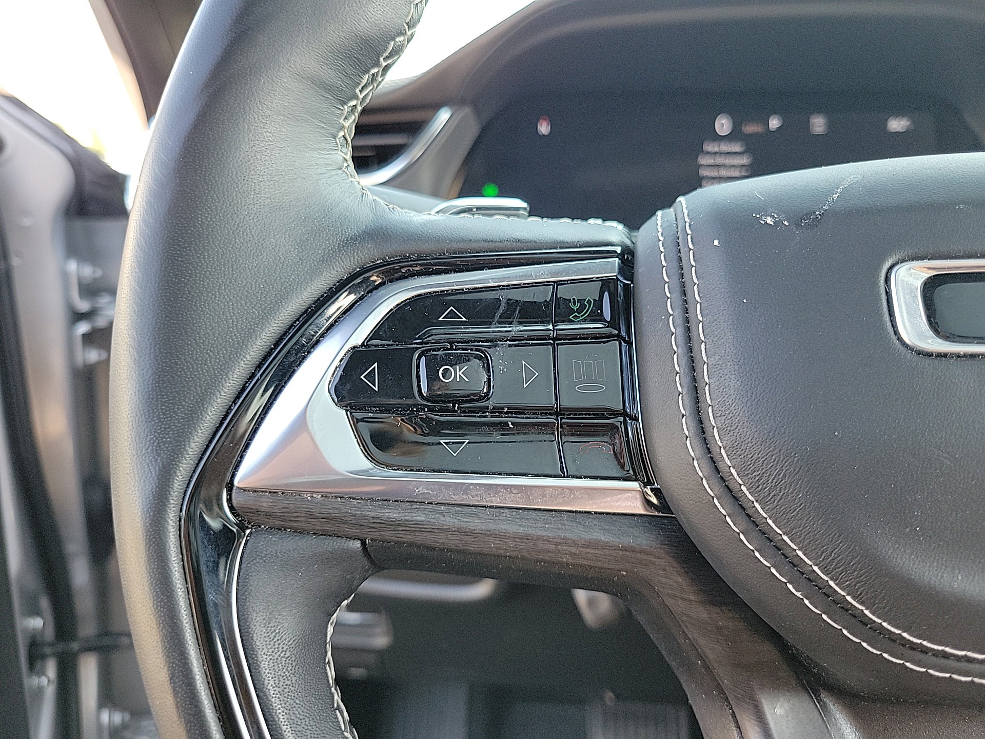 Used 2024 Jeep Grand Cherokee L Overland w/ Advanced Protech Group III image 19