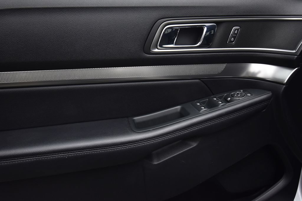 Used 2019 Ford Explorer XLT AWD/4WD image 19