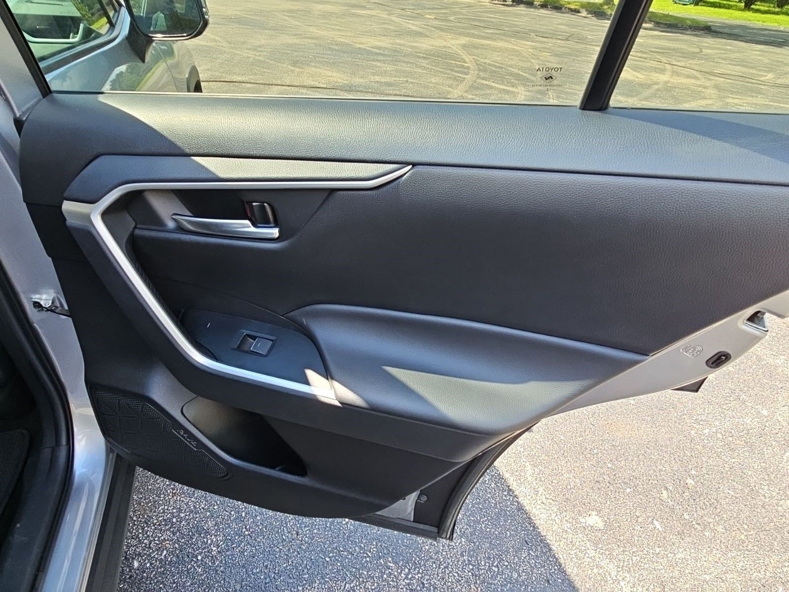 Used 2023 Toyota RAV4 XLE AWD/4WD image 17