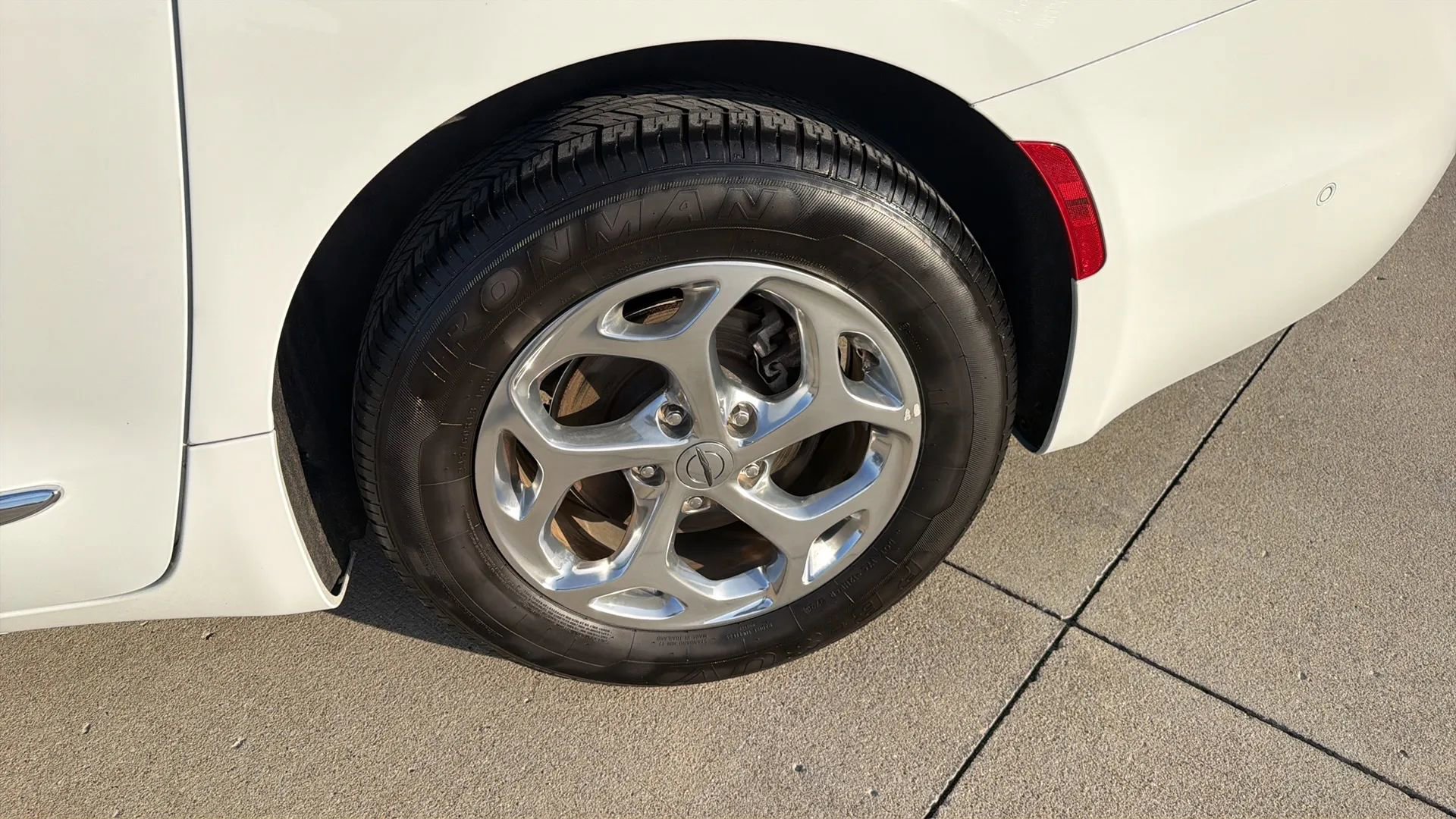 Used 2022 Chrysler Pacifica Limited image 34