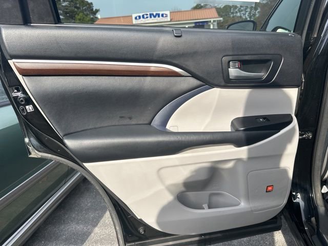 Used 2015 Toyota Highlander Limited AWD/4WD image 8