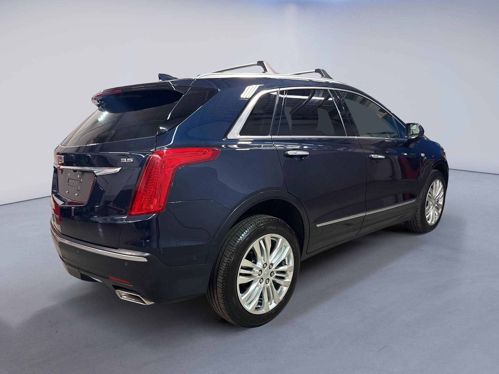 Used 2017 Cadillac XT5 Premium Luxury w/ Driver Assist Package AWD/4WD image 8