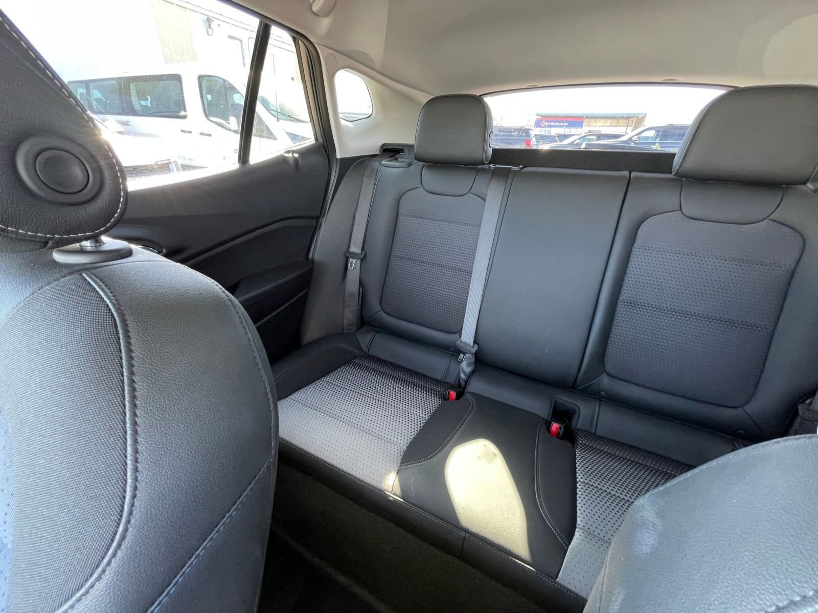 Used 2025 Chevrolet Trax LT w/ LT Convenience Package FWD image 39