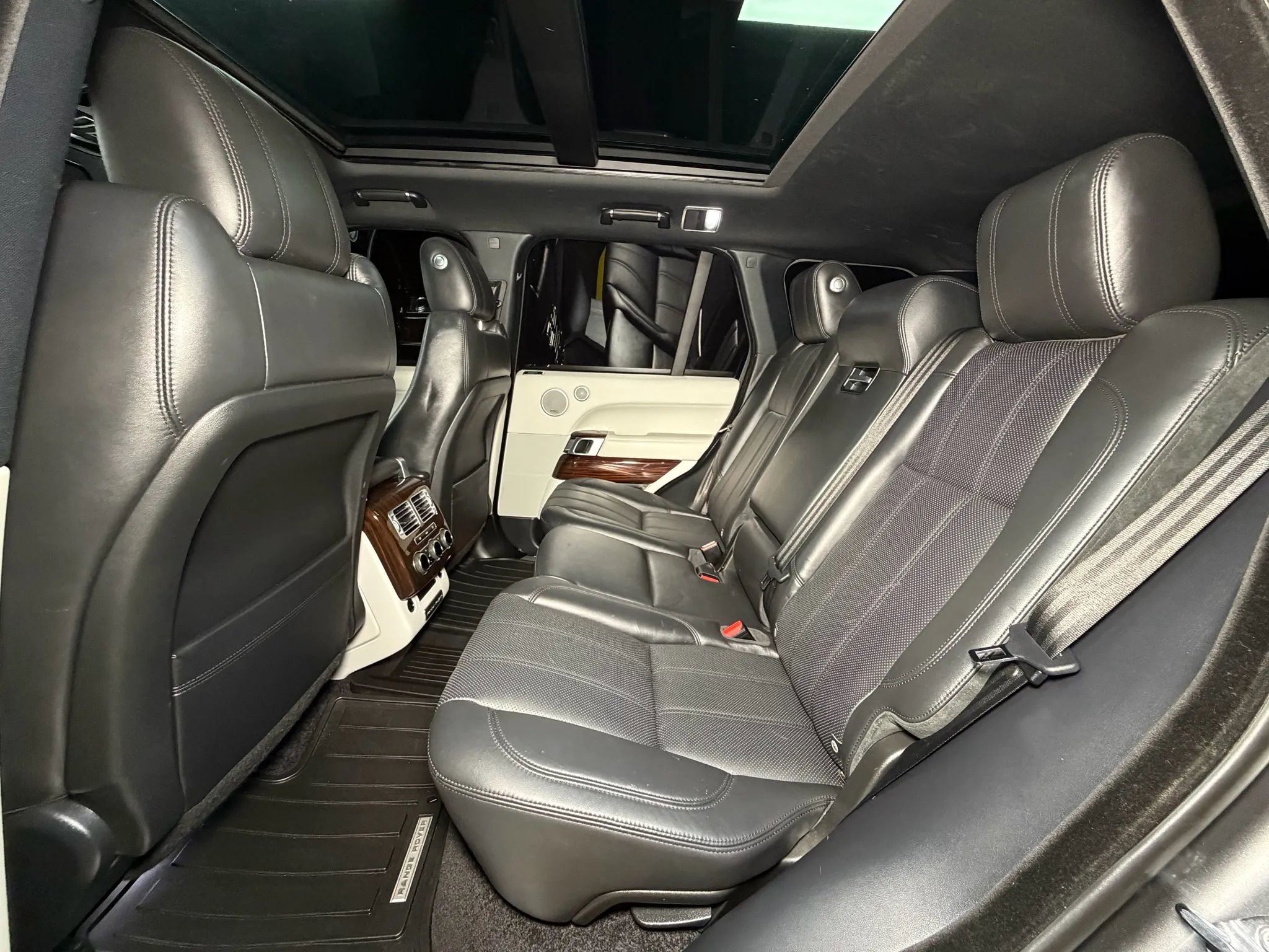 Used 2014 Land Rover Range Rover Supercharged image 21