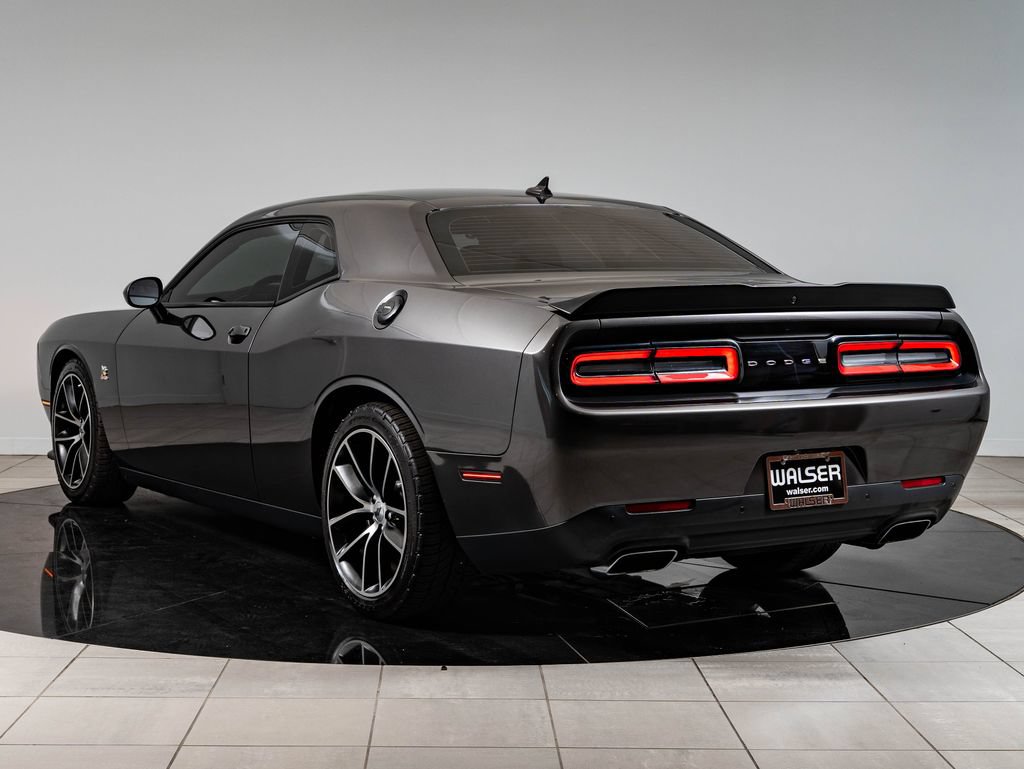Used 2017 Dodge Challenger R/T Scat Pack w/ Leather Interior Group RWD image 6