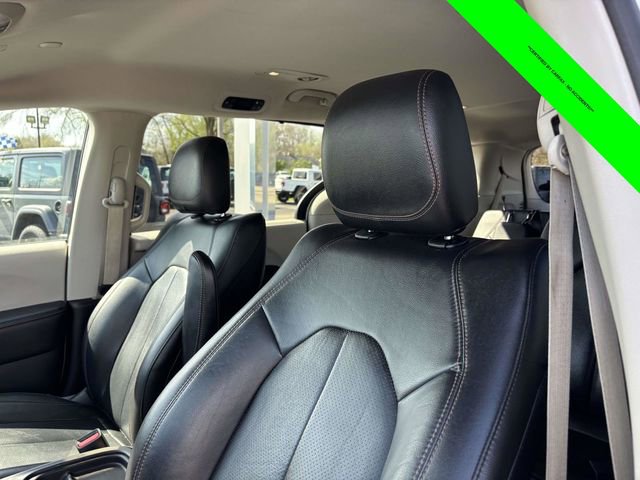 Used 2019 Chrysler Pacifica Touring-L image 6